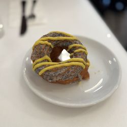 Poppyseed passion fruit creuller