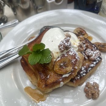 Juliette Restaurant - Banana Stuffed French Toast Brunch - Bars Near Me - Brooklyn, New York