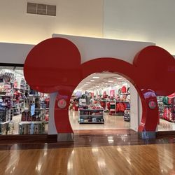 Disney Store - entrance