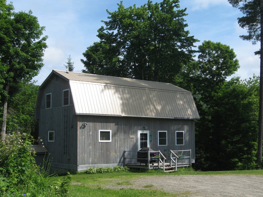 RODGERS COUNTRY INN & CABINS 582 Rodgers Rd, West Glover, Vermont