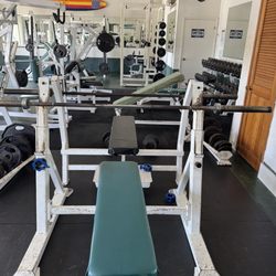 Lyceum Health & Fitness Club - Bench presses