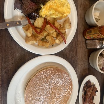 Le Petit Café - Coffee & Tea Near Me - Brooklyn, New York