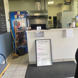 Sammy's family Restaurant - Front view of kitchen and where ( they take your order )