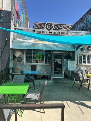 Good Truckin' Diner by null