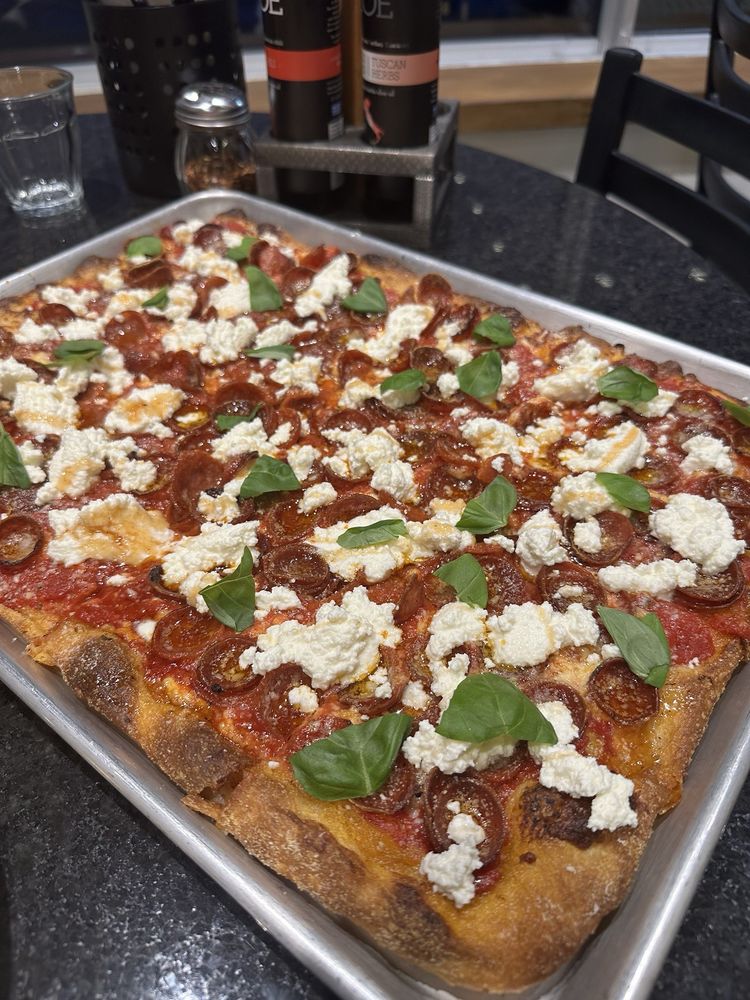 Cugini’s Pizza Café