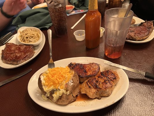 Demos' Restaurant by null