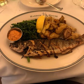 Harbor House - Seafood Near Me - Milwaukee, Wisconsin