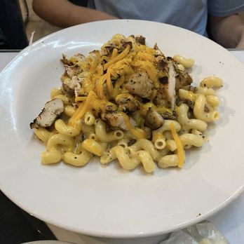 Cafe Pasta - Mac-N-Cheese w/ grilled chicken - Italian Near Me - Greensboro, North Carolina