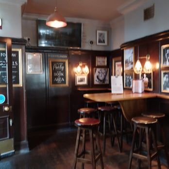 The Elephant and Castle - Seating - Pubs Near Me - London, XGL The Elephant and Castle - Seating - Pubs Near Me - London, XGL
