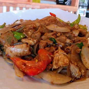 Hug Thai Express - Drunken Noodles with Chicken - Thai Near Me - La Mesa, California