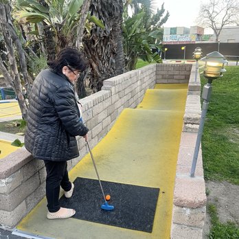 Sherman Oaks Castle Park - Getting warmed up for the game. - Mini Golf Near Me - Sherman Oaks, California Sherman Oaks Castle Park - Getting warmed up for the game. - Mini Golf Near Me - Sherman Oaks, California