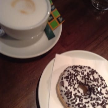 Coffee Break - Latte et donut - Tea Rooms Near Me - Ieper, VWV