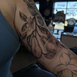 Lucky Gal Tattoo & Piercing