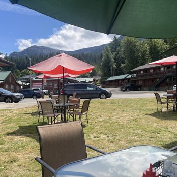 Brigham Fish Market - Outside eating area - Seafood Markets Near Me - Cascade Locks, Oregon Brigham Fish Market - Outside eating area - Seafood Markets Near Me - Cascade Locks, Oregon