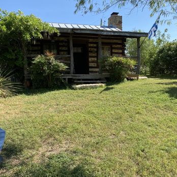 Barons CreekSide - Lucerne Cabin - Guest Houses Near Me - Fredericksburg, Texas