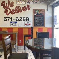 Tan's Pizza - Inside