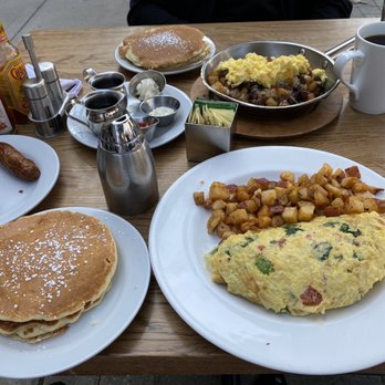 Prasino - Veg Out Omelet, Skirt Steak Skillet, Pancakes, side of sausage links - New American Near Me - La Grange, Illinois