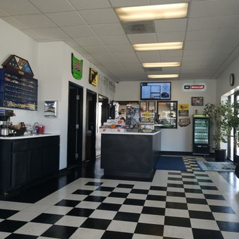 Ray A Motive - Check in desk, staff is super nice, Oliver - Auto Repair Near Me - Bellflower, California