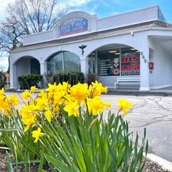 Advanced Back and Neck Care Center - From the moment you walk through our doors, our friendly team is here to support your journey to better health and healing!