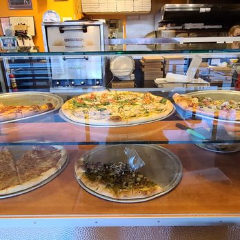 Vic's Pizzeria - Pizza Near Me - Olympia, Washington