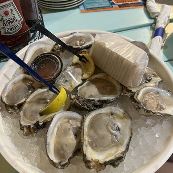 Austons on 98 - dozen raw oysters - Seafood Near Me - Miramar Beach, Florida