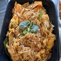 Drunken noodles with chicken this was very good!!!