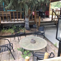 Vista Court Cabins & Lodge - Nice outdoor seating off the lodge to relax.