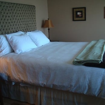 Inn at Mavericks - King Tempurpedic bed - Hotels Near Me - Half Moon Bay, California Inn at Mavericks - King Tempurpedic bed - Hotels Near Me - Half Moon Bay, California