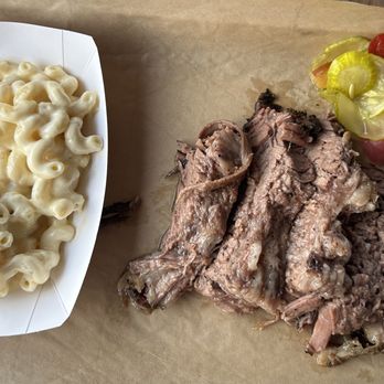 Surfside Smokehouse - Texas Sliced Brisket w/ Mac n Cheese - Barbeque Near Me - Plymouth, Massachusetts Surfside Smokehouse - Texas Sliced Brisket w/ Mac n Cheese - Barbeque Near Me - Plymouth, Massachusetts