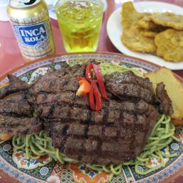 Tallarin Verde with steak and tostones