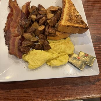 Hemingway's Tavern - Papa's Platter - New American Near Me - Melbourne, Florida