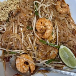 Shrimp pad Thai