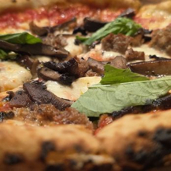 Lynora's Italian Kitchen - Pizza Near Me - West Palm Beach, Florida