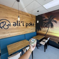 Ali'i Poke - Carmel - Seating area