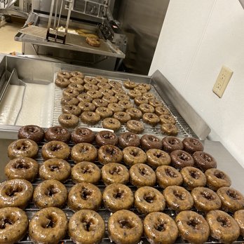 Super Donut - a tray of doughnuts on a conveyor belt - Donuts Near Me - San Antonio, Texas Super Donut - a tray of doughnuts on a conveyor belt - Donuts Near Me - San Antonio, Texas