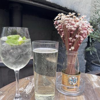 The Sun in Splendour - Hugo spritzer, Happy Hour £8 Cider £7 - Pubs Near Me - London, XGL The Sun in Splendour - Hugo spritzer, Happy Hour £8 Cider £7 - Pubs Near Me - London, XGL