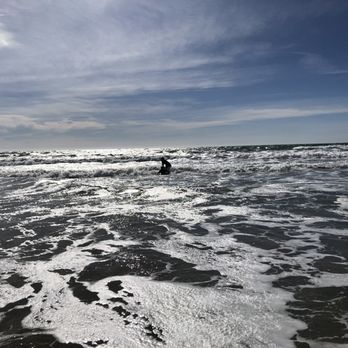 Wavehuggers - Santa Monica Waves - Surf Schools Near Me - Huntington Beach, California Wavehuggers - Santa Monica Waves - Surf Schools Near Me - Huntington Beach, California
