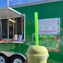 Kween Vee Smoothie - Green smoothie with granola