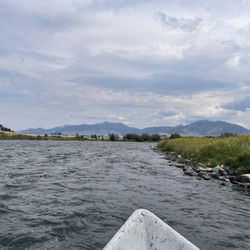 Gallatin River Guides - Floating down the upper Madison river