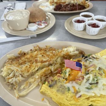 Pappy's Coffee Shop - Omelet and hashbrowns - Breakfast & Brunch Near Me - Bakersfield, California Pappy's Coffee Shop - Omelet and hashbrowns - Breakfast & Brunch Near Me - Bakersfield, California
