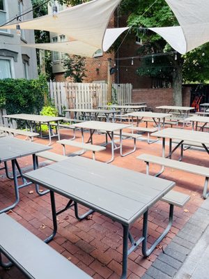 Plank's Bier Garten by null