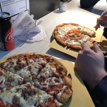 Pizza & Sandwich da Pasquale - Sausage pizza and four cheese pizza - Pizza Near Me - Rome, RM