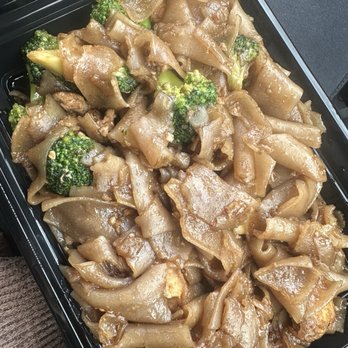 Groove Thai Restaurant - 23. Pad See Ew - Thai Near Me - Rancho Cucamonga, California Groove Thai Restaurant - 23. Pad See Ew - Thai Near Me - Rancho Cucamonga, California