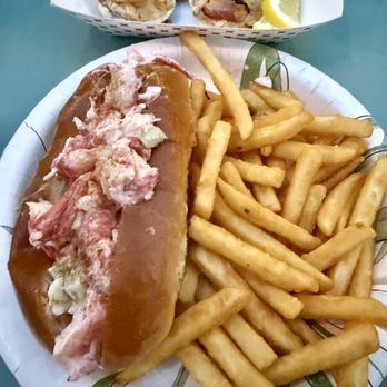 Sunset Beach Oyster Bar - Live/Raw Food Near Me - Jamestown, Rhode Island