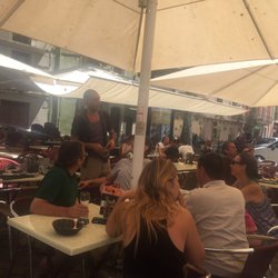 Le Galoubet - Terrasse sur place Léon Blum.