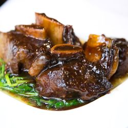Tri Dim Shanghai - Red Cooked Short Ribs in Hang Chow Style 红烧牛仔骨
