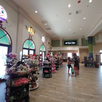 EddieWorld - Peet's Coffee to your left when you enter - Service Stations Near Me - Yermo, California