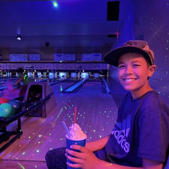 Evergreen Lanes and Restaurant - Their milkshakes come in Large only! - Bowling Near Me - Everett, Washington