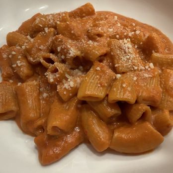Pasta Eater hell's kitchen - rigatoni alla vodka (was good but tasted like tomato soup) - Italian Near Me - New York, New York Pasta Eater hell's kitchen - rigatoni alla vodka (was good but tasted like tomato soup) - Italian Near Me - New York, New York