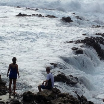 Makapu'u Point Lighthouse Trail - Windy day at the tide pools. Swim at your own risk. - Hiking Near Me - Honolulu, Hawaii Makapu'u Point Lighthouse Trail - Windy day at the tide pools. Swim at your own risk. - Hiking Near Me - Honolulu, Hawaii